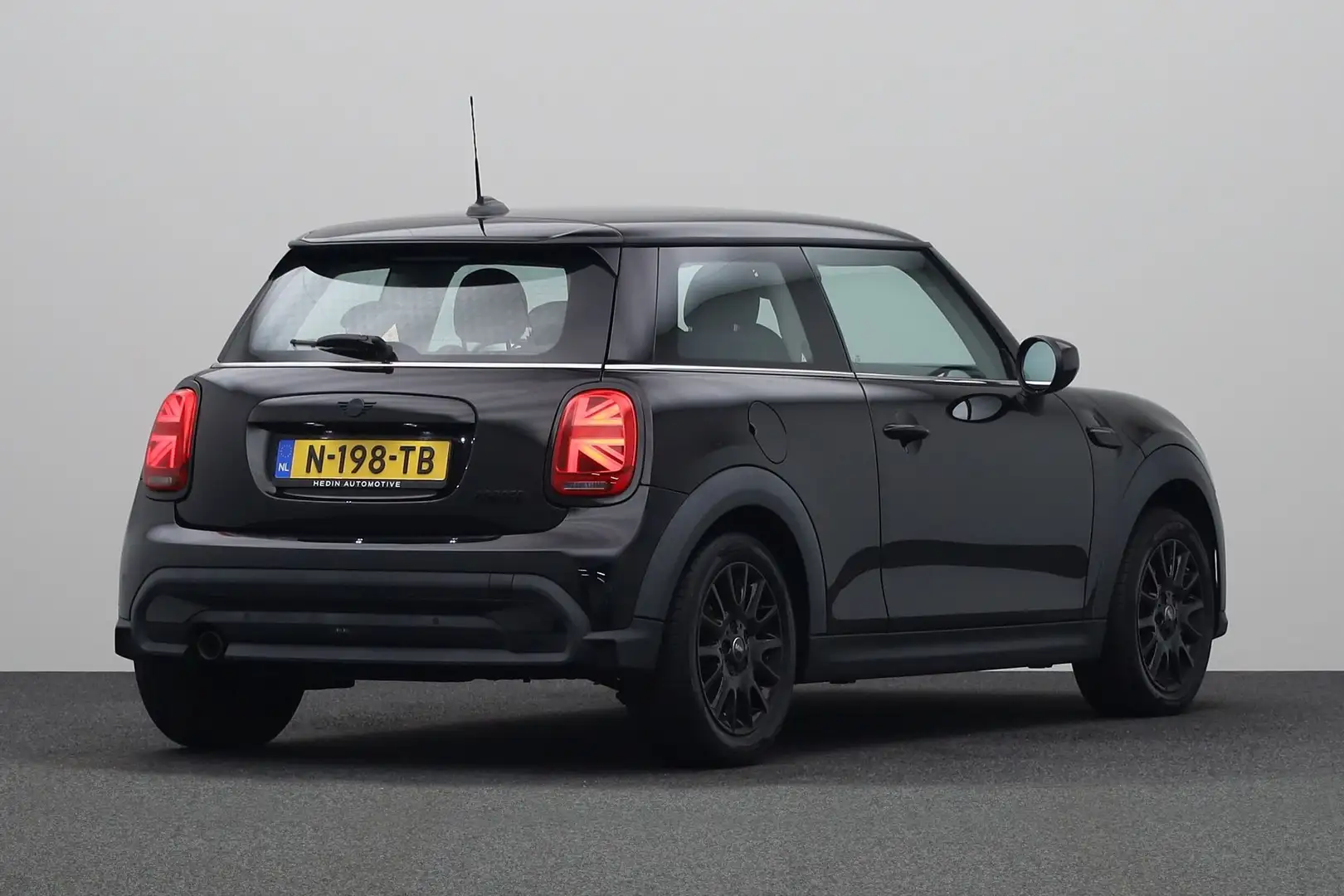 MINI Cooper 3-Deurs 1.5 Business Edition | Classic | Achteruit Zwart - 2