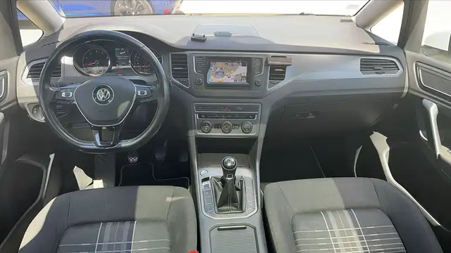 Volkswagen Golf view 11