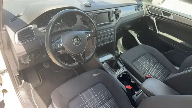 Volkswagen Golf view 8