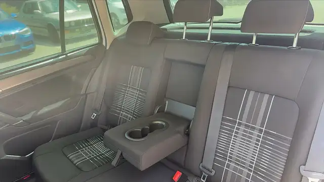Volkswagen Golf view 9