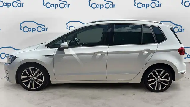 Volkswagen Golf view 2