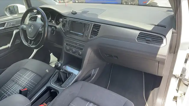 Volkswagen Golf view 10