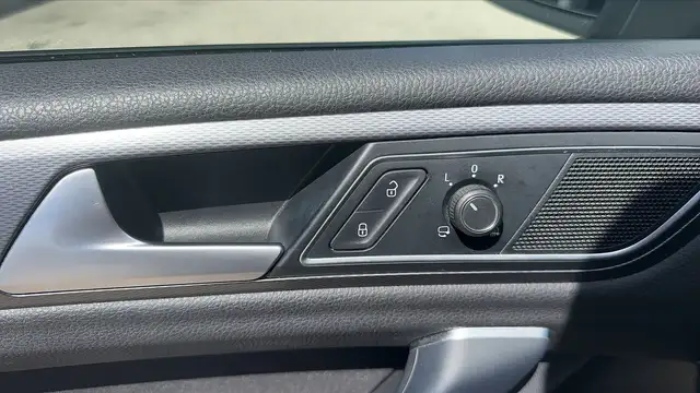 Volkswagen Golf view 13