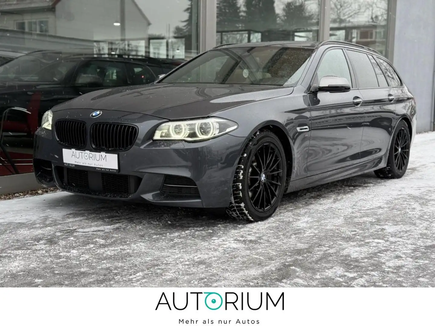 BMW 550 D Touring xDrive AUTO NAVI PANO HUD LEDER Grau - 1
