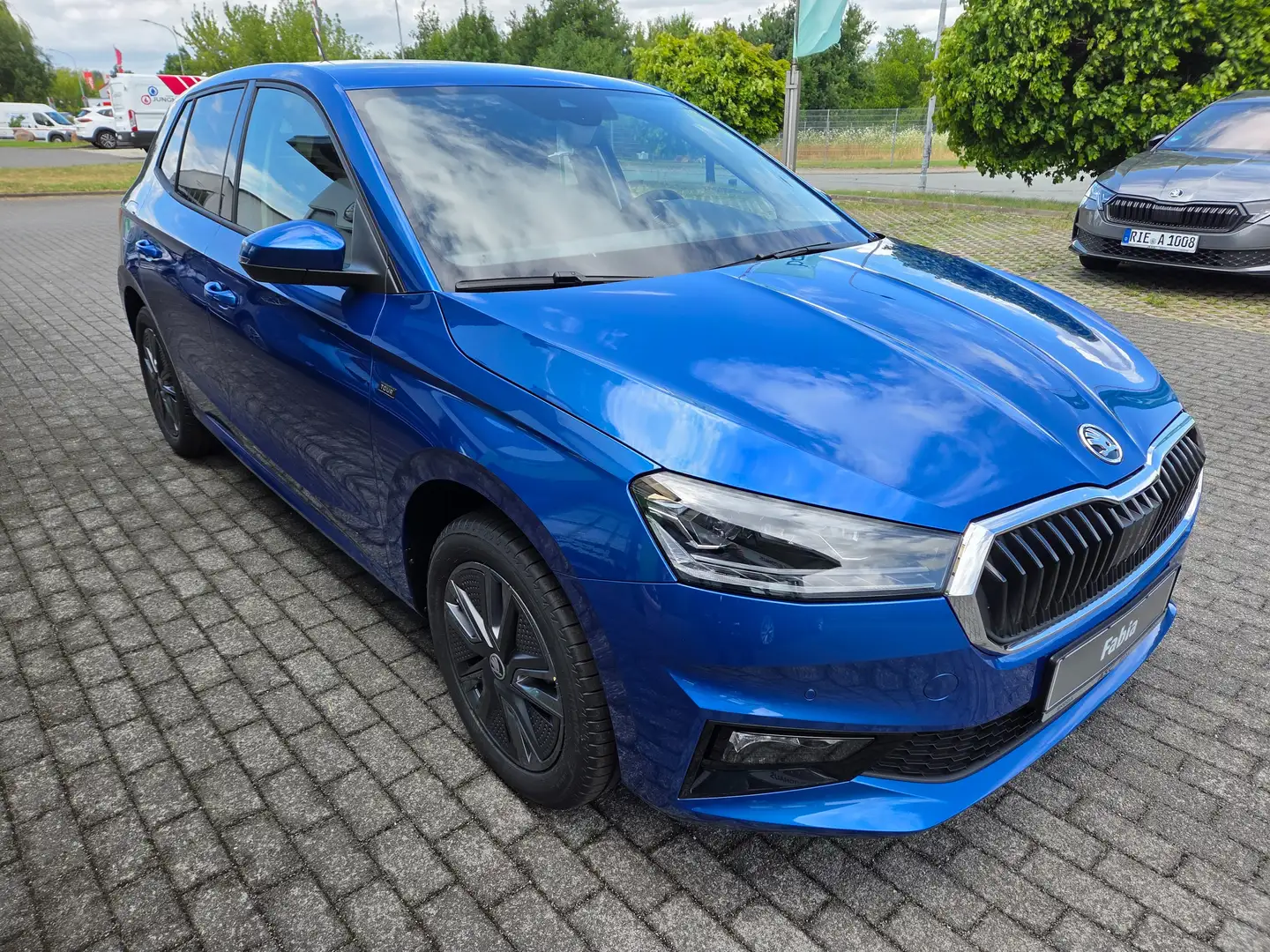 Skoda Fabia 1.0 TSI 70 kW Tour/PDC/RFK/FSH/Wireless SmartLink Blau - 1