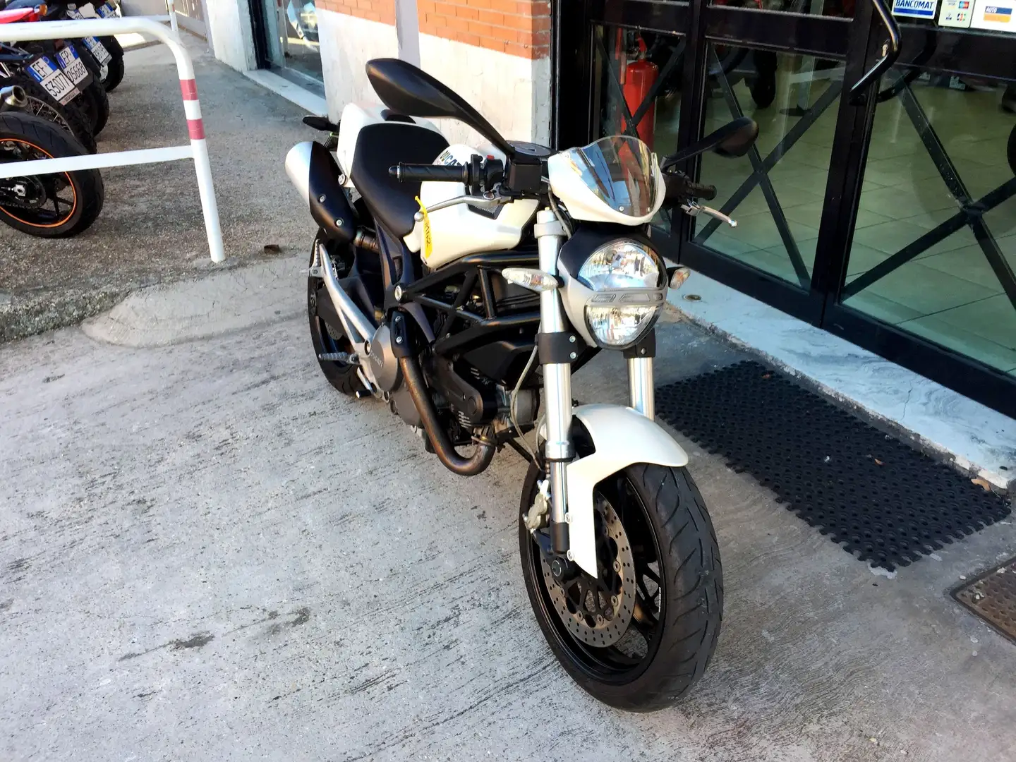 Ducati Monster 696 Plus 2010 - FINANZIAMENTI Bianco - 2