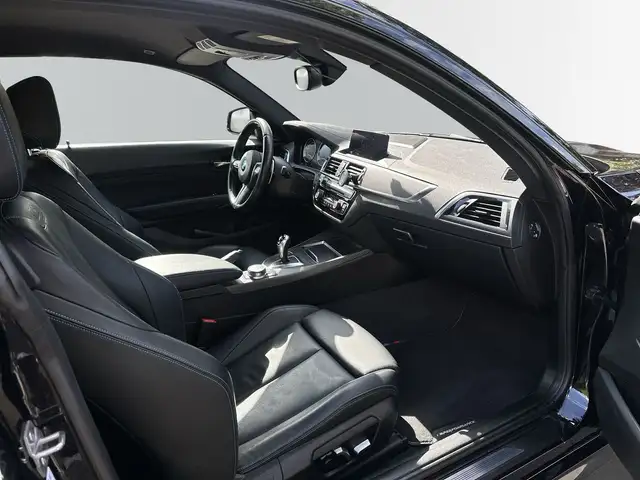 BMW M2 view 9