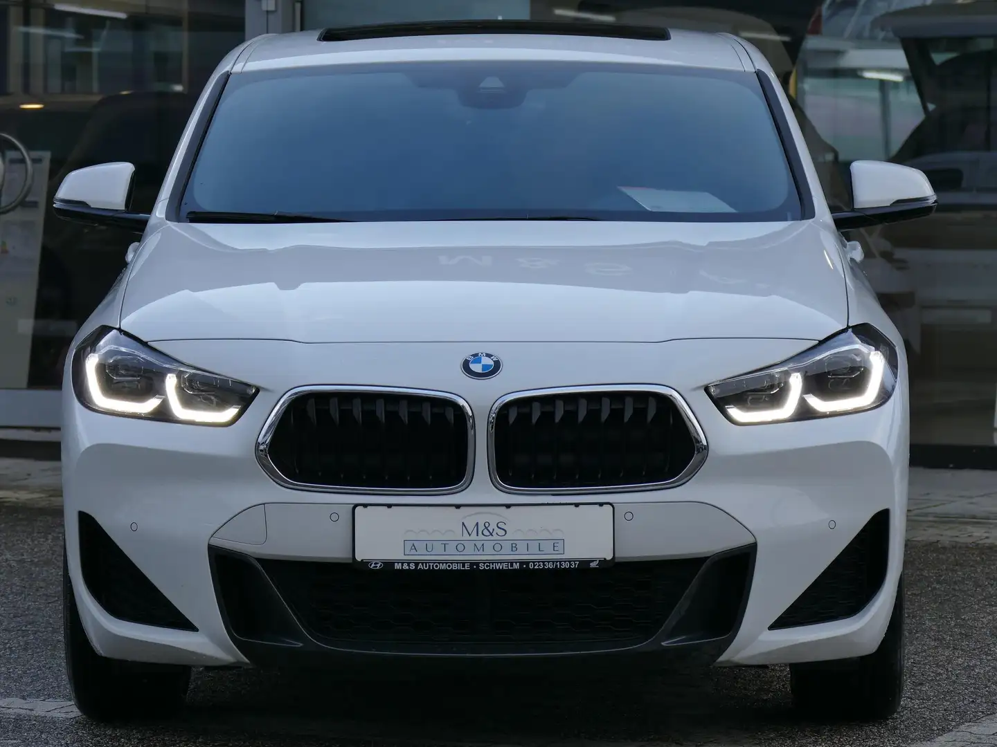 BMW X2 M X2 sDrive18i Aut. M Sport*PANORAMA*ALU 20*BUSINESS Weiß - 2