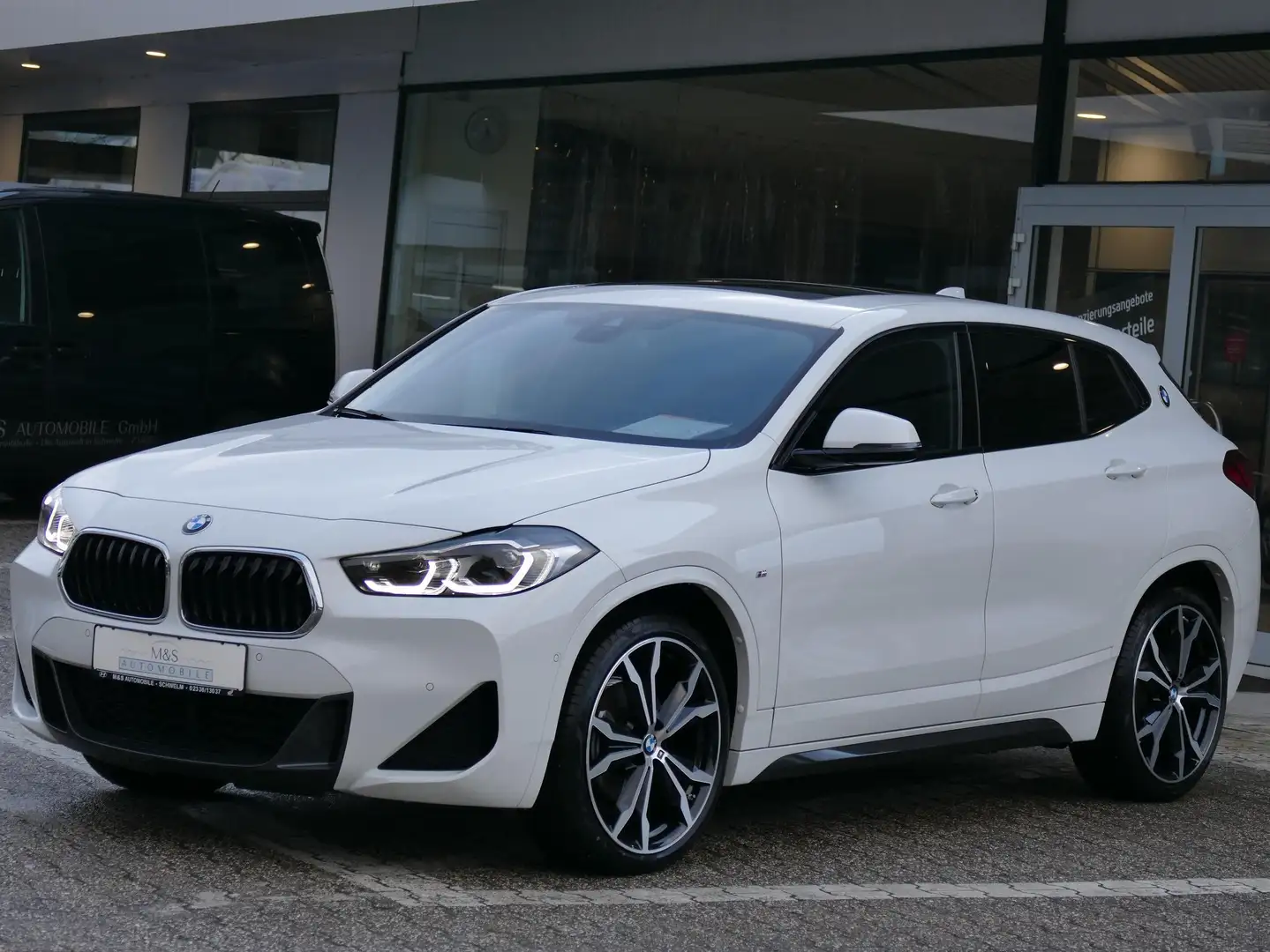 BMW X2 M X2 sDrive18i Aut. M Sport*PANORAMA*ALU 20*BUSINESS Weiß - 1