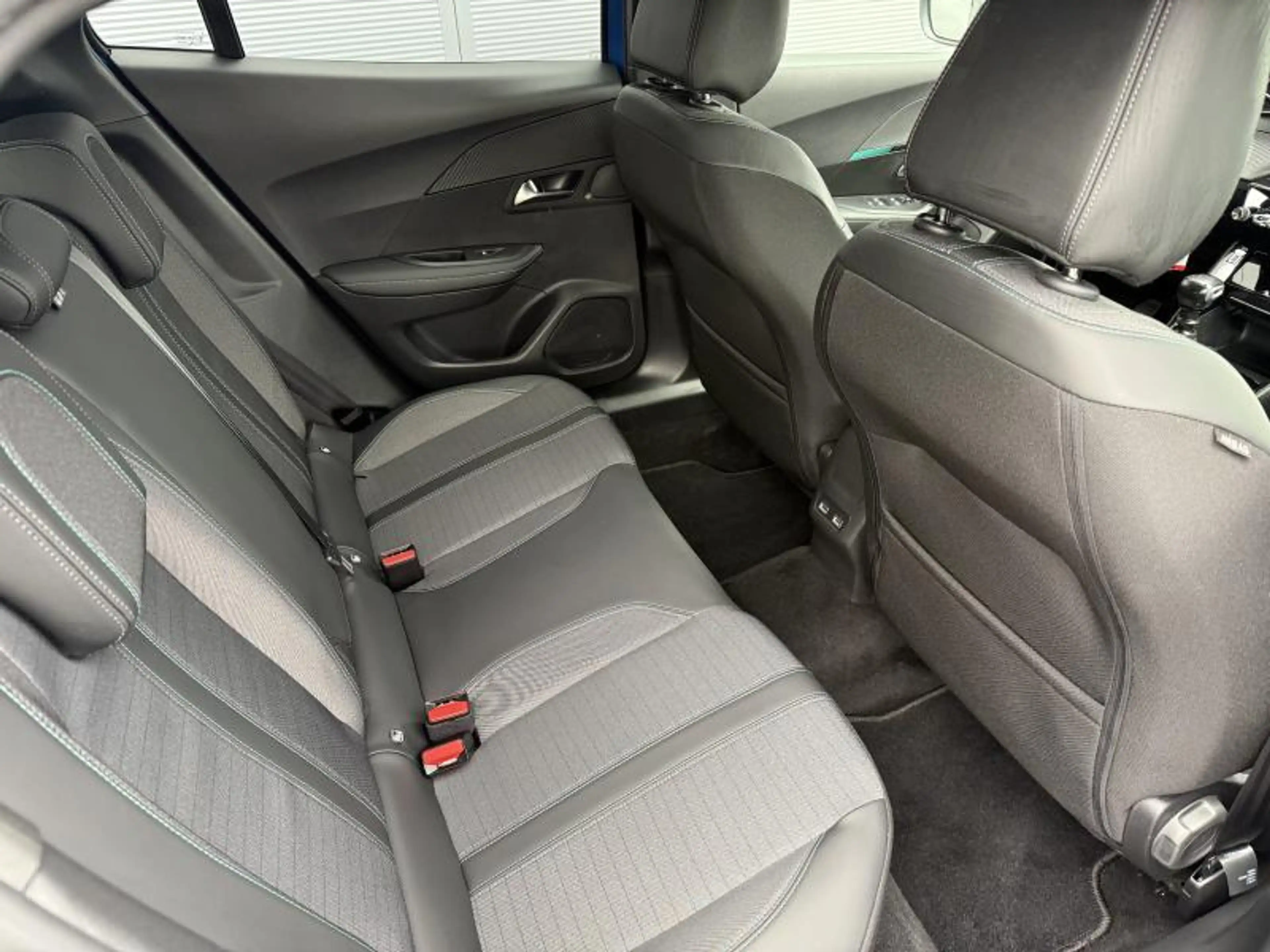 Peugeot 2008 ALLURE — photo 8