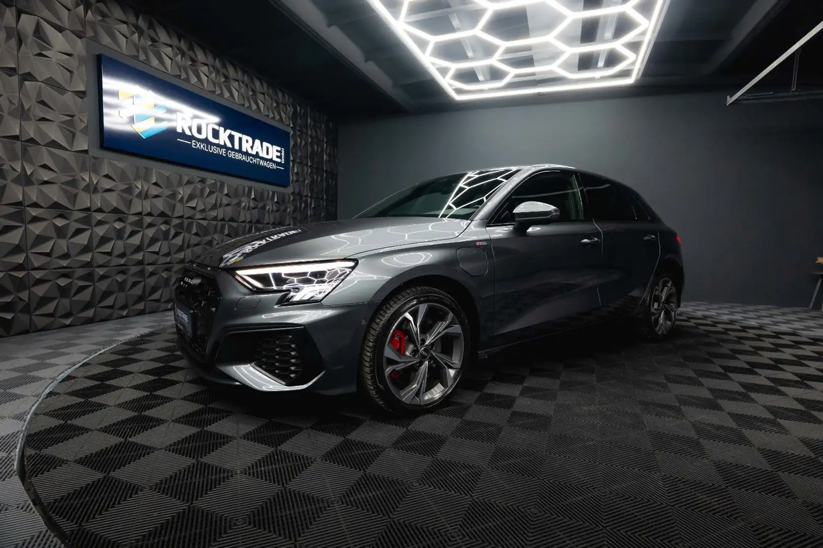 Audi A3 Sportback 45 TFSIe S line Plus Night*ACC*B&O* Grau - 2