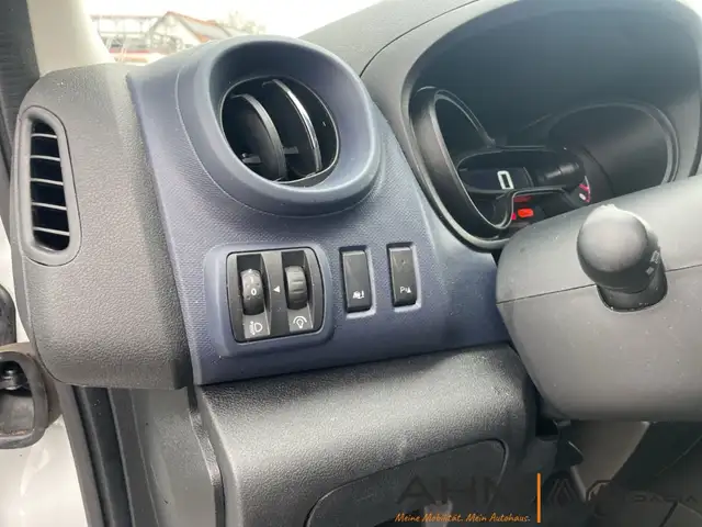 Opel Vivaro view 16