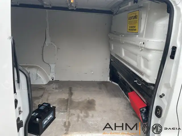 Opel Vivaro view 23