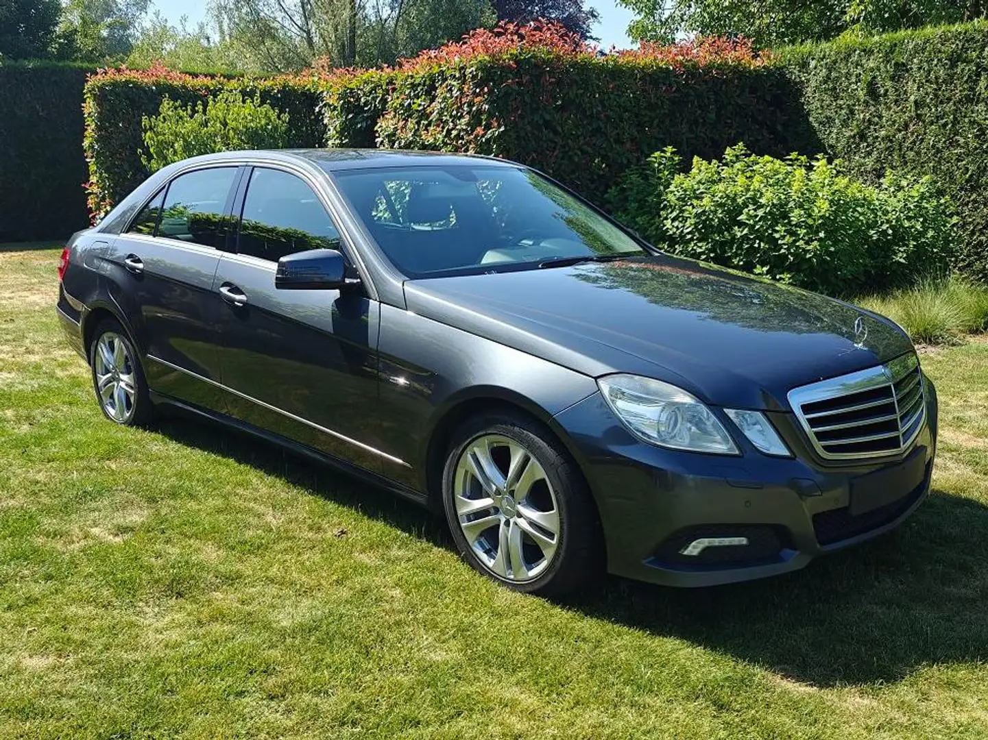 Mercedes-Benz E 220 E 220 CDI DPF BlueEFFICIENCY Automatik Avantgarde Gris - 1