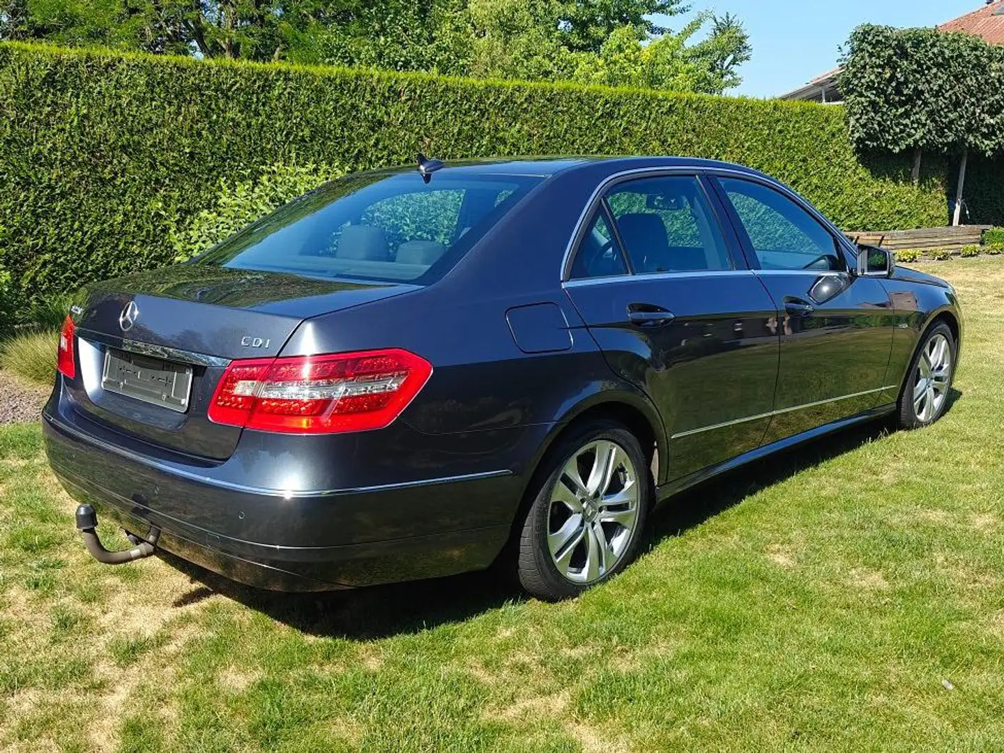 Mercedes-Benz E 220 E 220 CDI DPF BlueEFFICIENCY Automatik Avantgarde Gris - 2