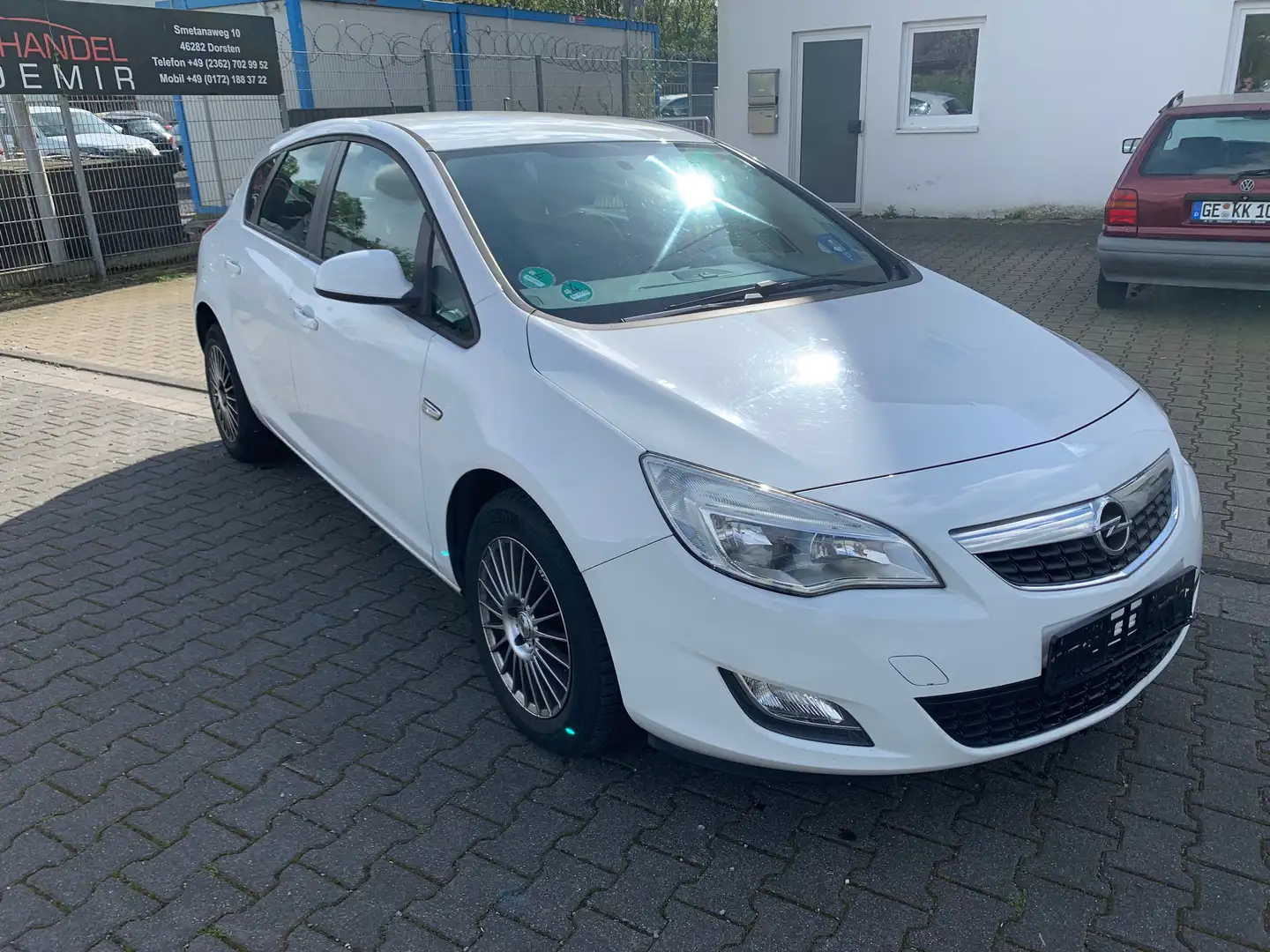 Opel Astra J. Edition - 1
