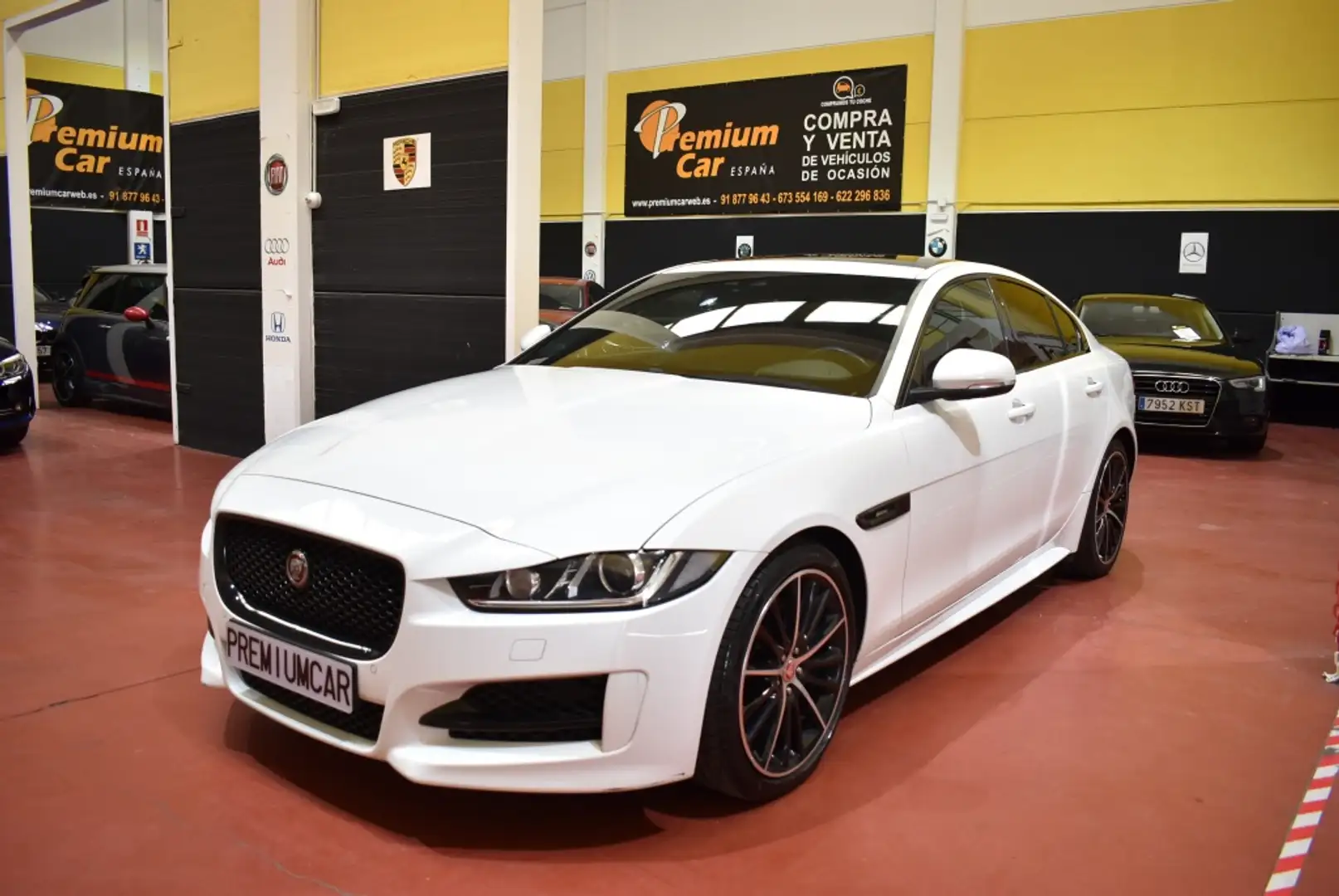 Jaguar XE 2.0 Diesel R-Sport Aut. 180 Blanc - 1