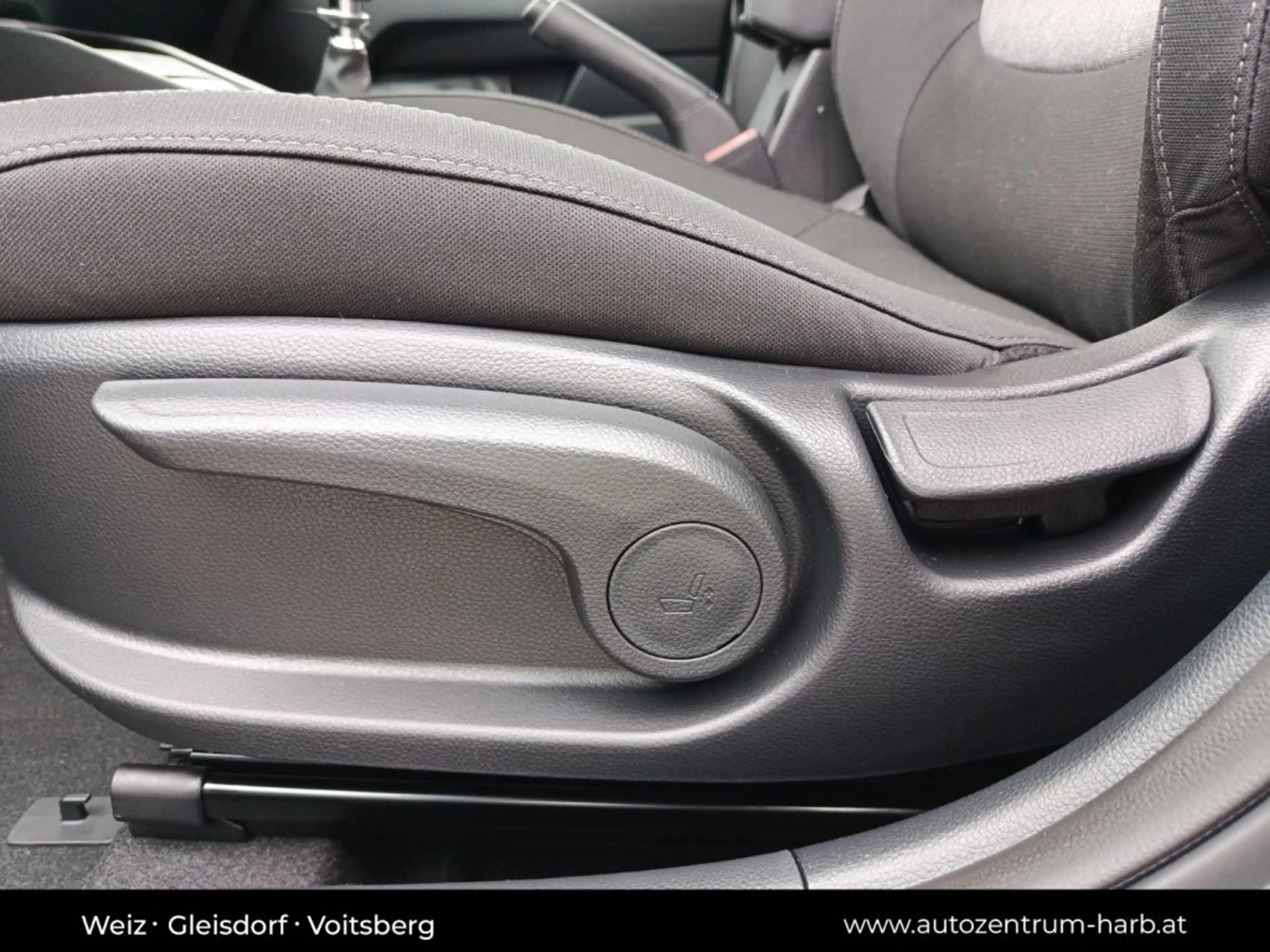 Kia Stonic /TITAN/1.0 TGDI/MT6/100/MY26 — photo 31