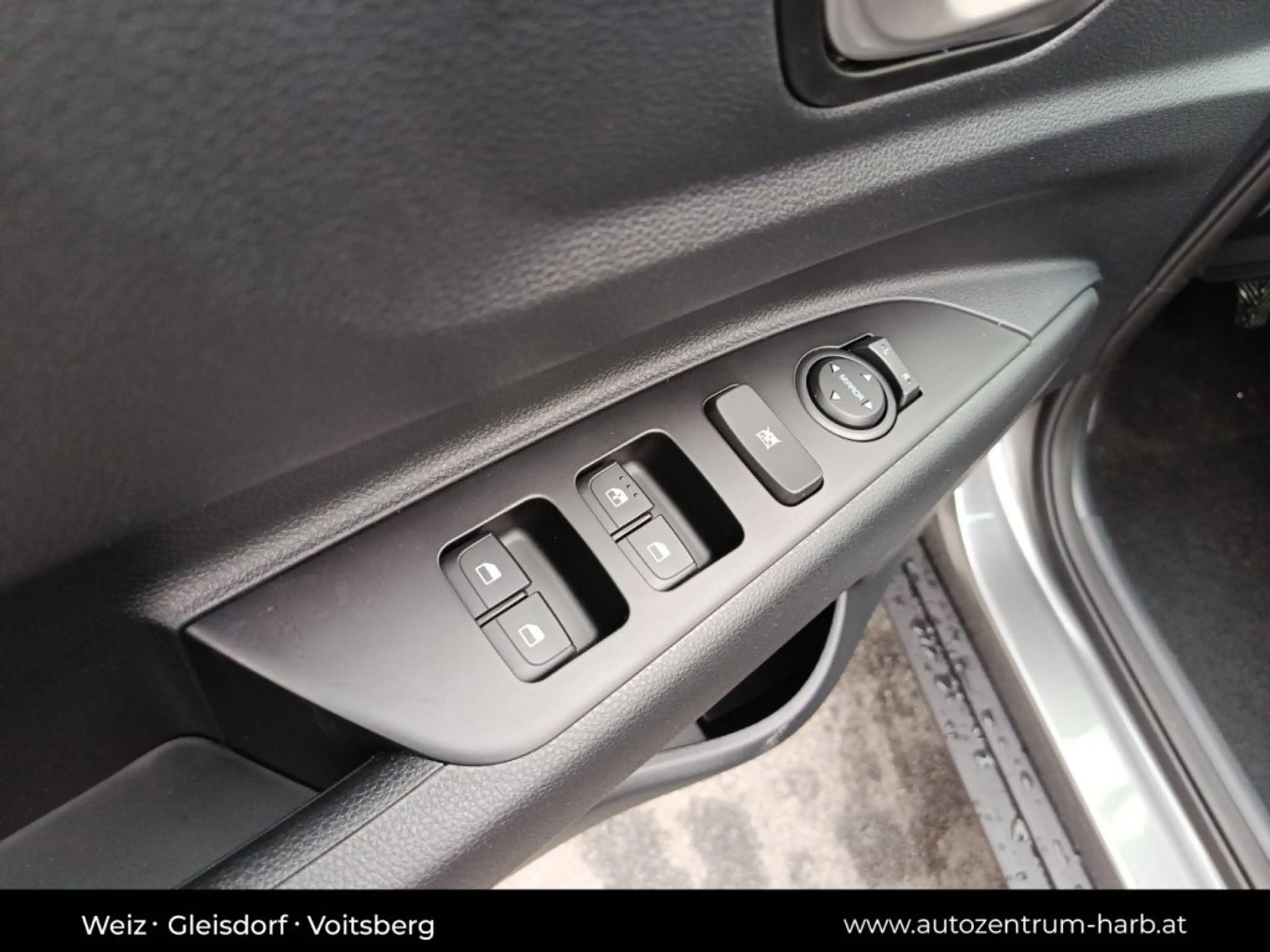 Kia Stonic /TITAN/1.0 TGDI/MT6/100/MY26 — photo 30