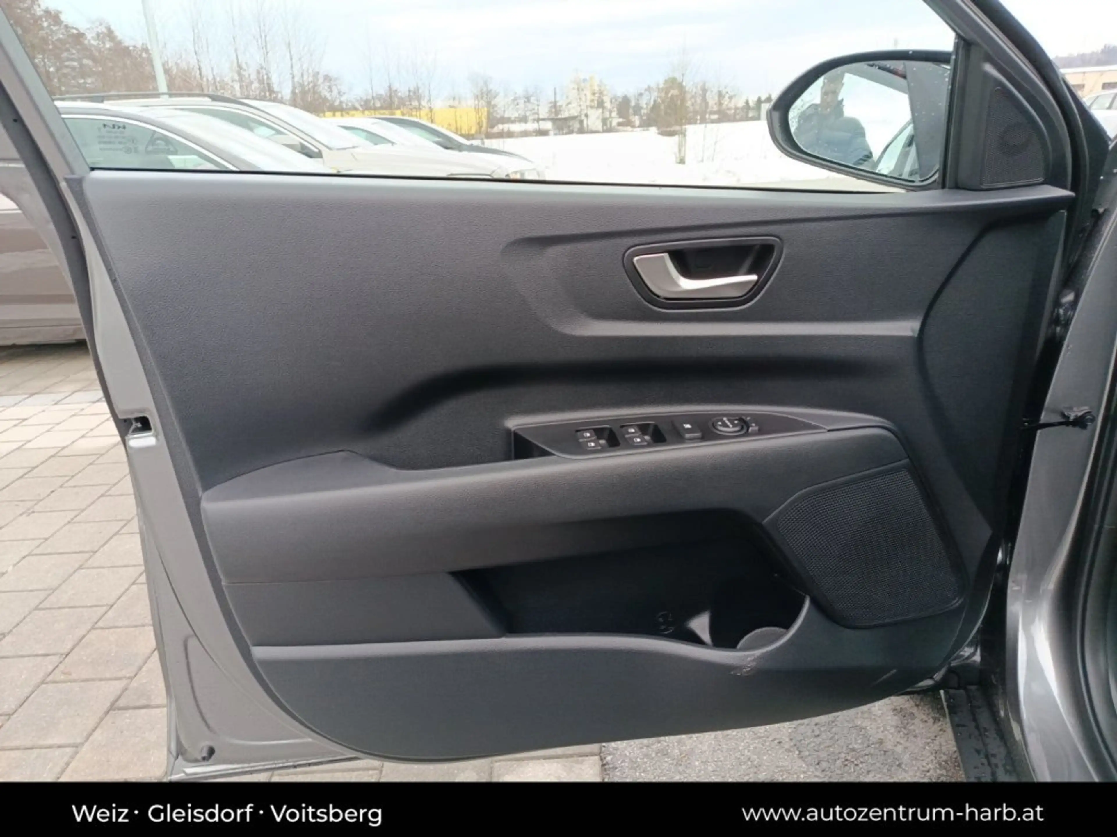 Kia Stonic /TITAN/1.0 TGDI/MT6/100/MY26 — photo 29