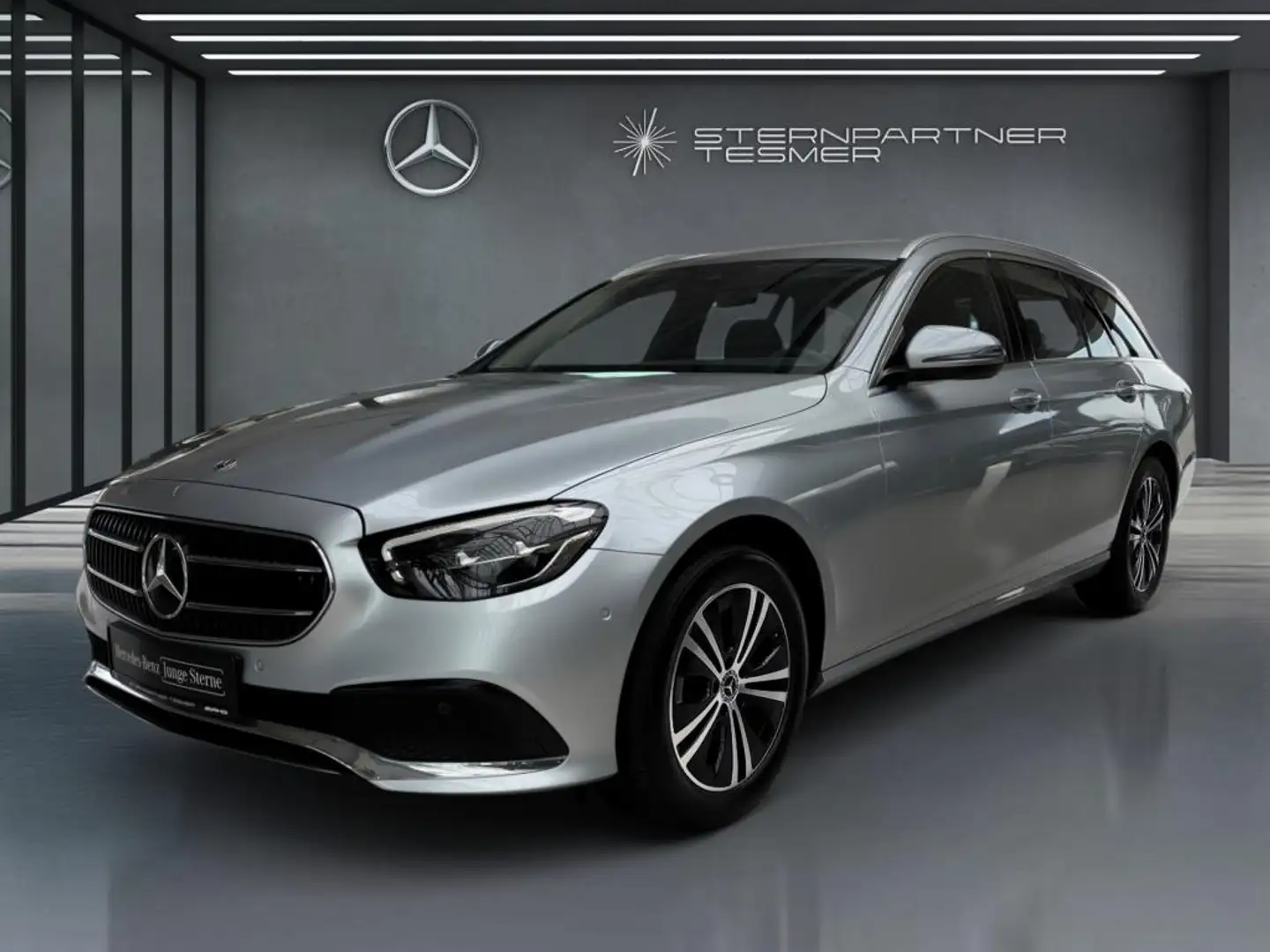 Mercedes-Benz E 220 d T Avantgarde - Kamera - Ambiente Silber - 2