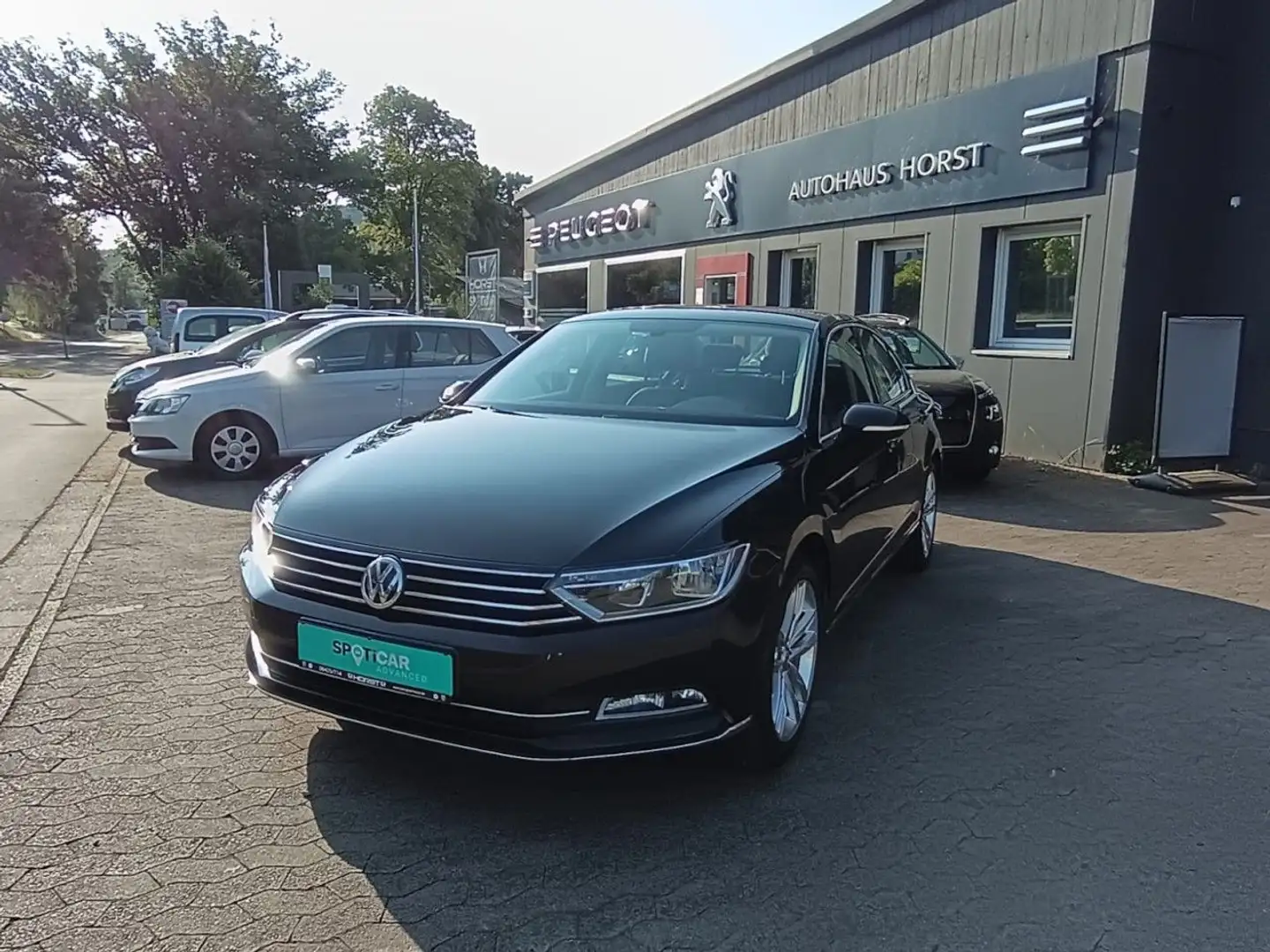 Volkswagen Passat Lim Highline DSG / ACC / AHK / Keyless Černá - 2