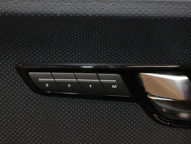 Land Rover Range Rover Evoque view 14