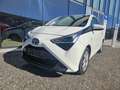 Toyota Aygo 1,0 VVT-i x-play x-shift Aut. Weiß - thumbnail 1