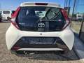 Toyota Aygo 1,0 VVT-i x-play x-shift Aut. Weiß - thumbnail 4