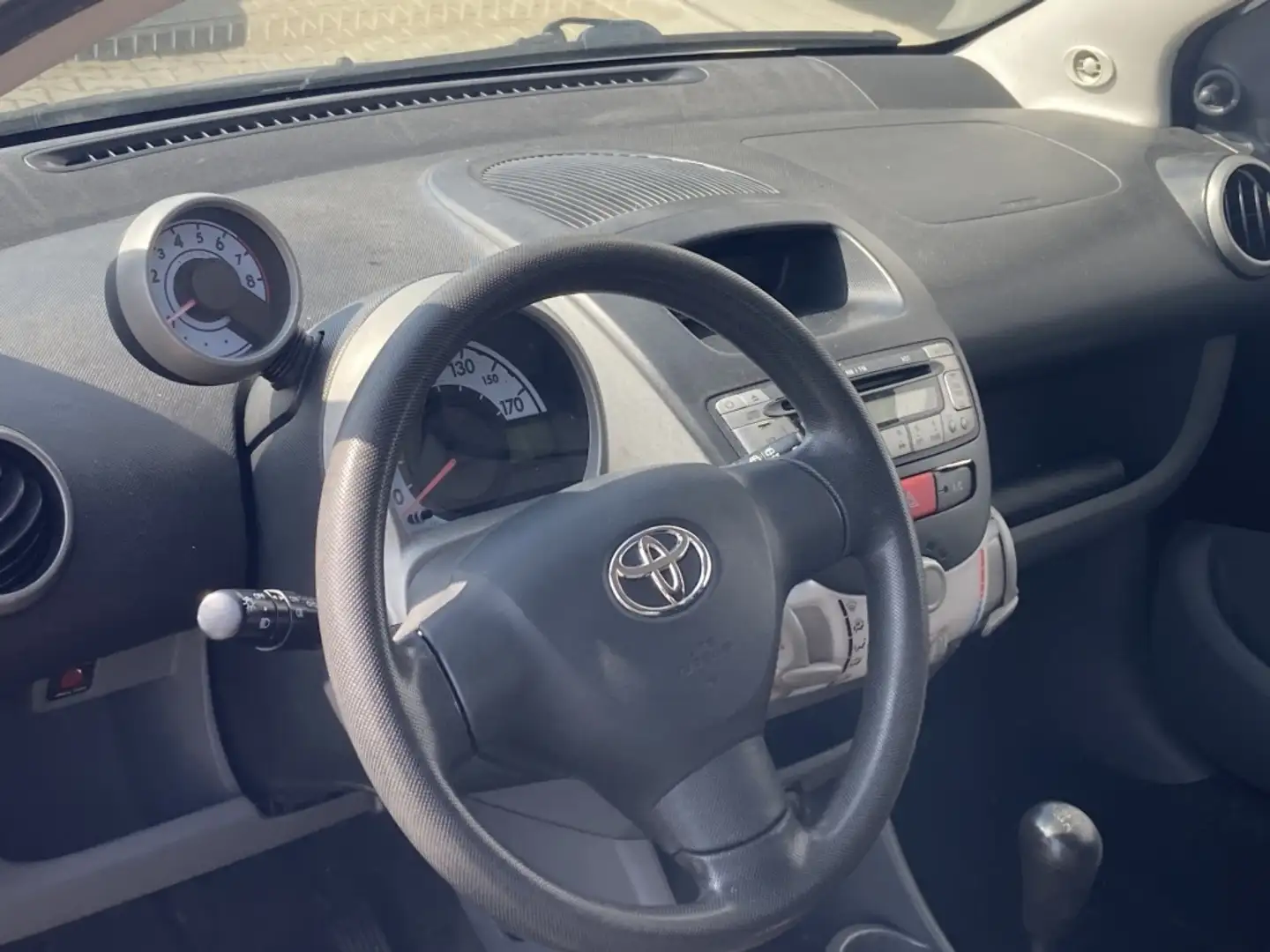 Toyota Aygo 1.0-12V 3-deurs | Airco | Stuurbekrachting | CV | Gris - 2