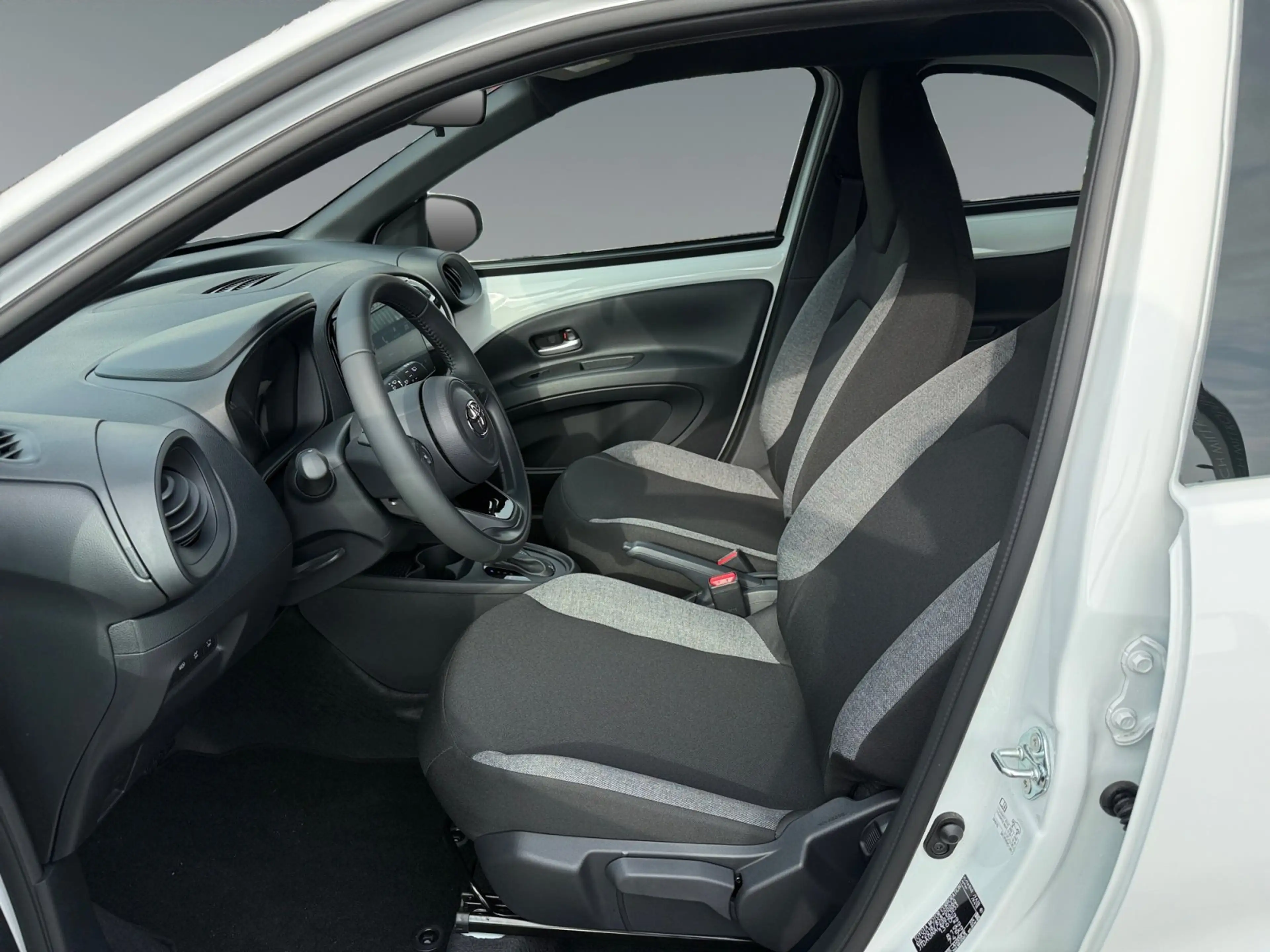 Toyota Aygo Business Edition CARPLAY*RFK*SHZ*TEMPOMAT — photo 10