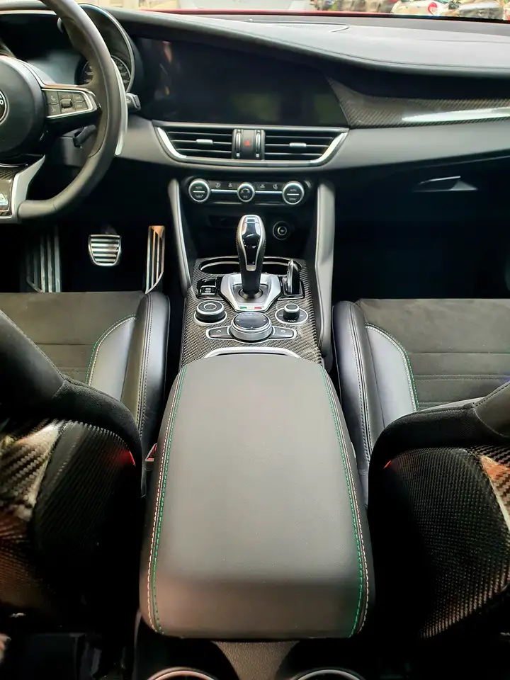 Alfa Romeo Giulia 2022 — фото 9
