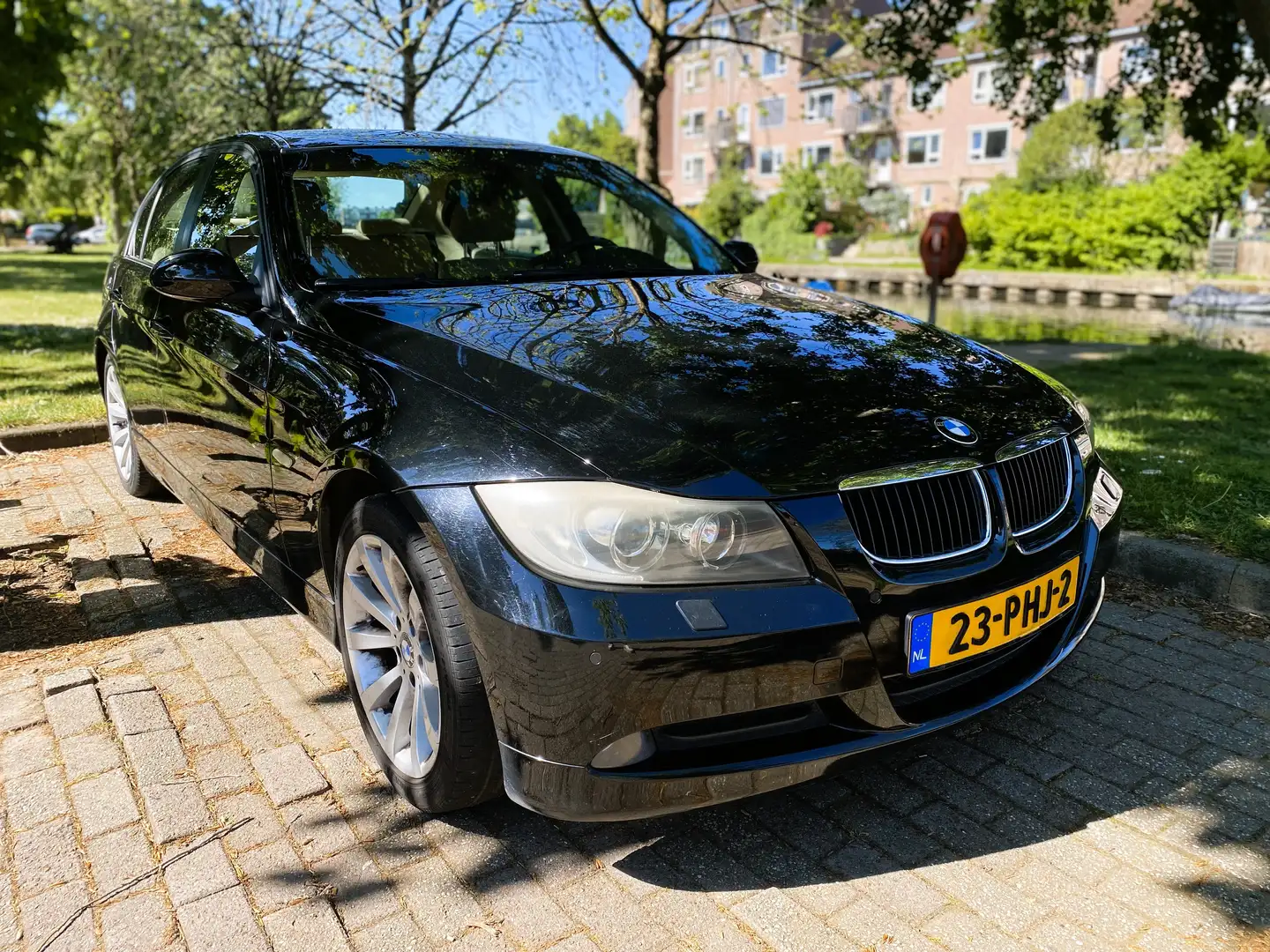 BMW 318 Executive EfficientDynamics Zwart - 1