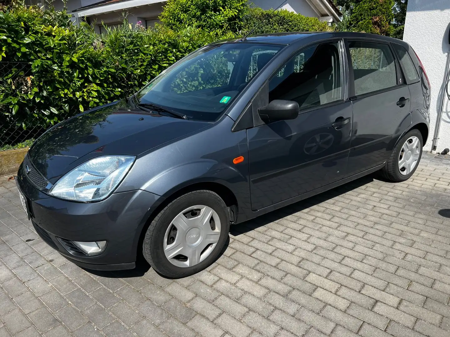 Ford Fiesta Ghia Gri - 1