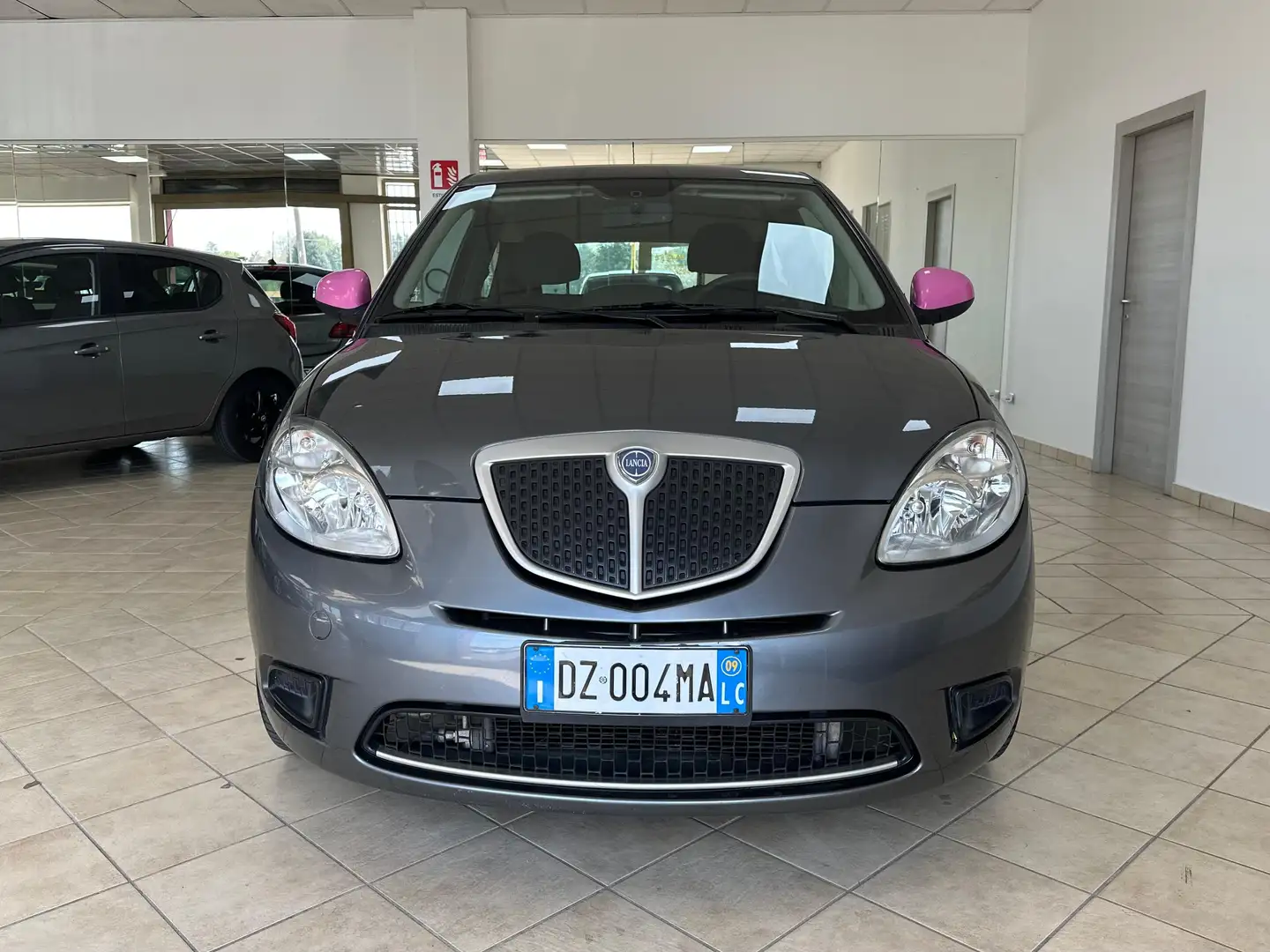 Lancia Ypsilon Ypsilon 1.2 8v Versus Grijs - 2