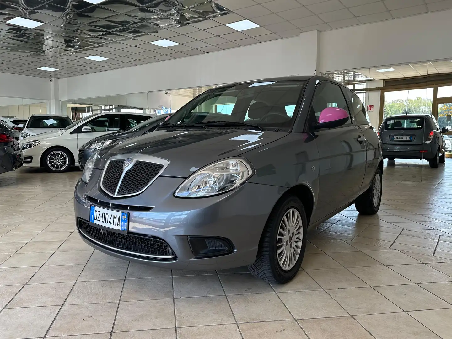 Lancia Ypsilon Ypsilon 1.2 8v Versus Grijs - 1