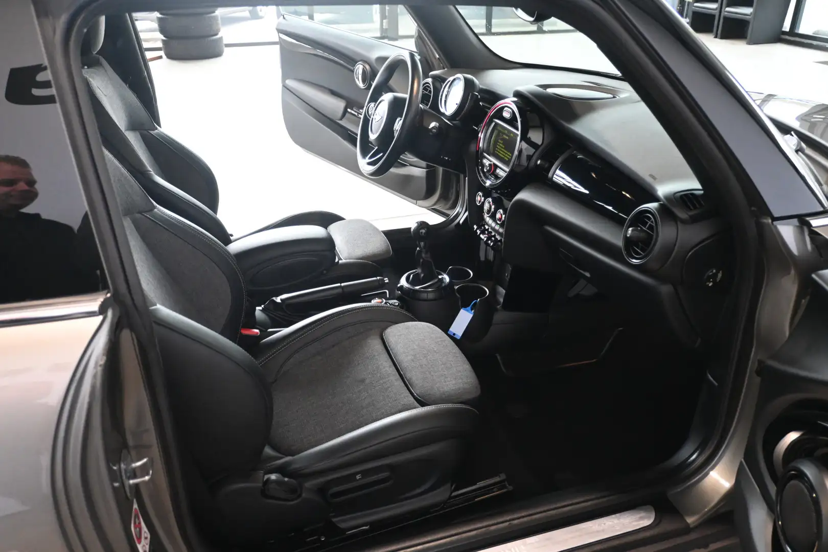 MINI Cooper Mini 1.5 Chili Serious Business Cima Navigatie Sto Grijs - 2