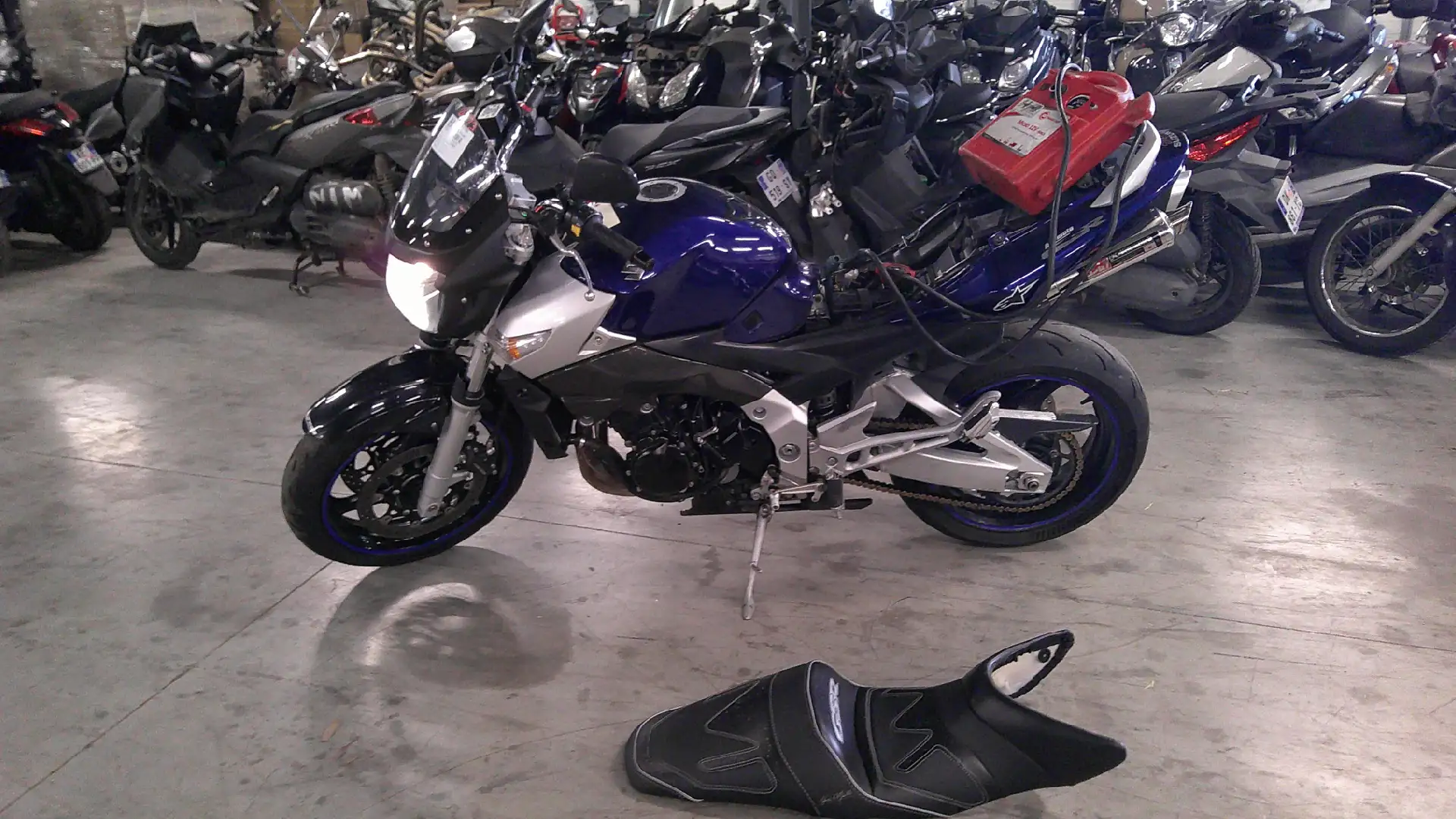 Suzuki GSR 600 - 1