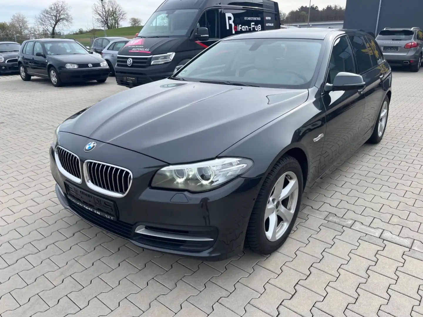 BMW 520 d xDrive Touring,Leder,Navi,Bi-Xenon,8-fach,A Grau - 2