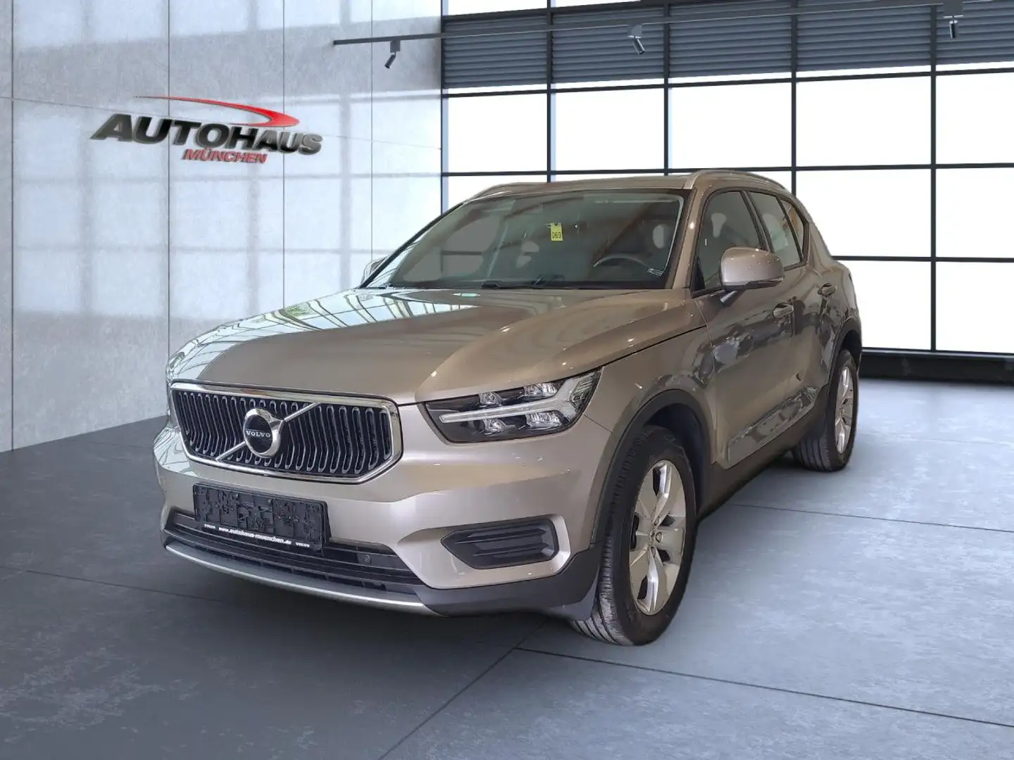 Volvo XC40 XC 40 Momentum Pro 2WD Bluetooth Navi LED Klima Gris - 2