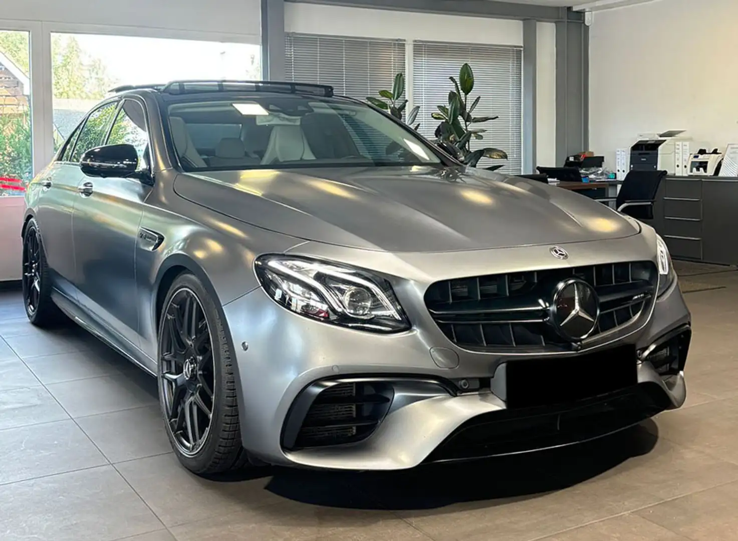 Mercedes-Benz E 63 AMG EDITION 4matic PERFORMANCE FULL CARBON Grau - 1