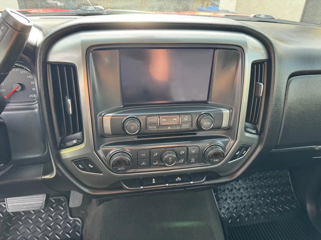 Chevrolet Silverado 1500 photo Chevrolet Silverado 1500