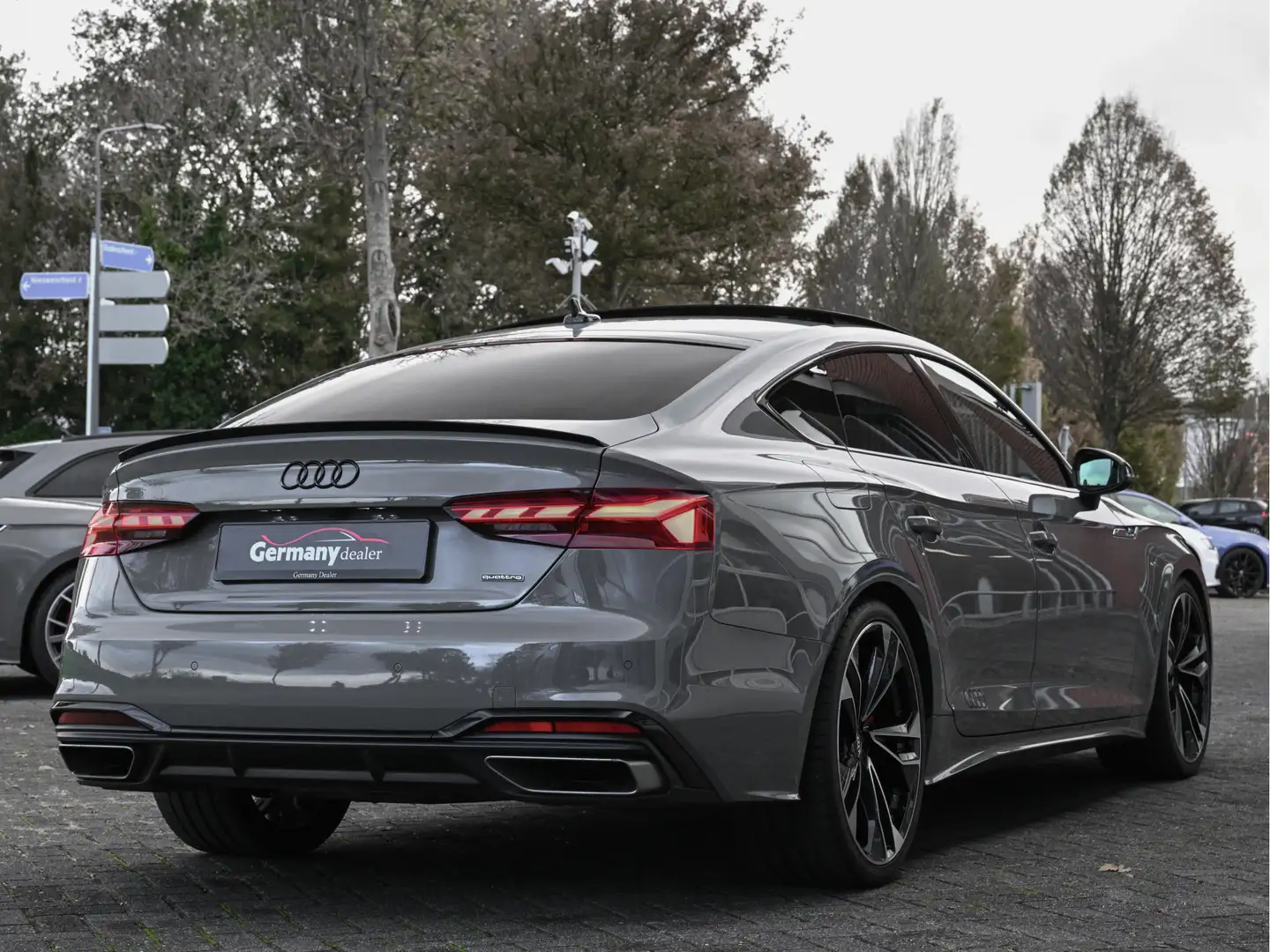 Audi A5 Sportback 45TFSI 266pk Quattro S-Line Competition Grau - 2