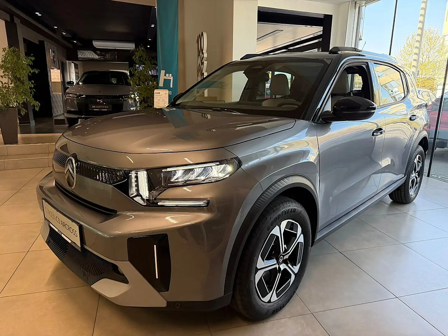 Citroen C3 Aircross e-C3 Aircross 113 Extended Range 53kWh Max (C48... Grau - 1