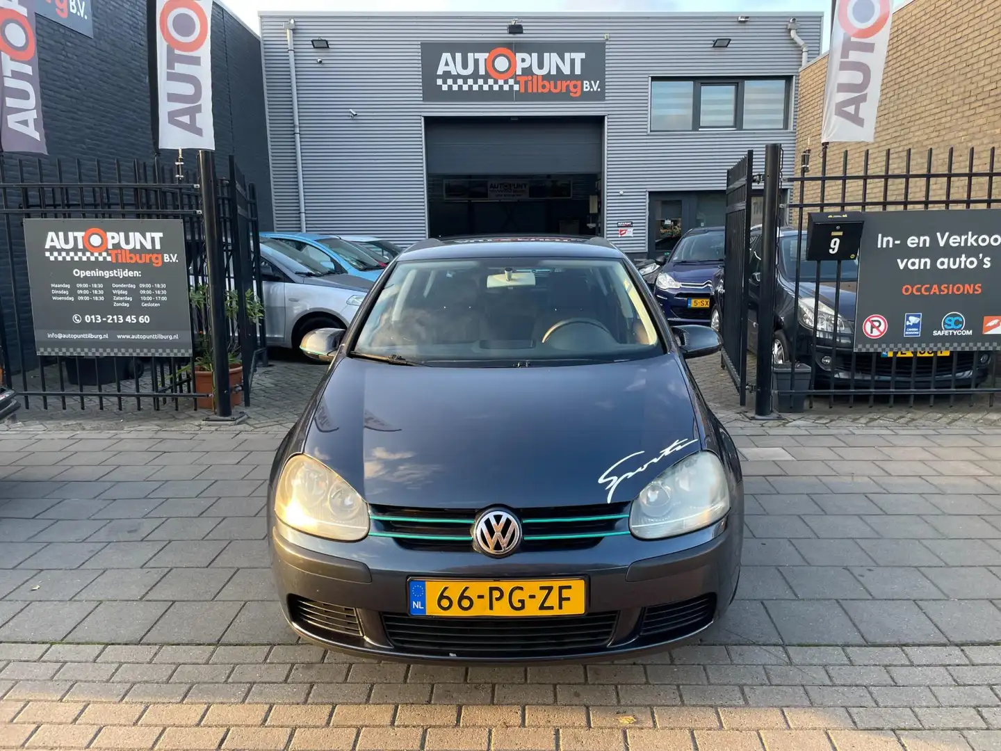 Volkswagen Golf 1.6 FSI Trendline Trekhaak Airco Navi NAP APK Blau - 2