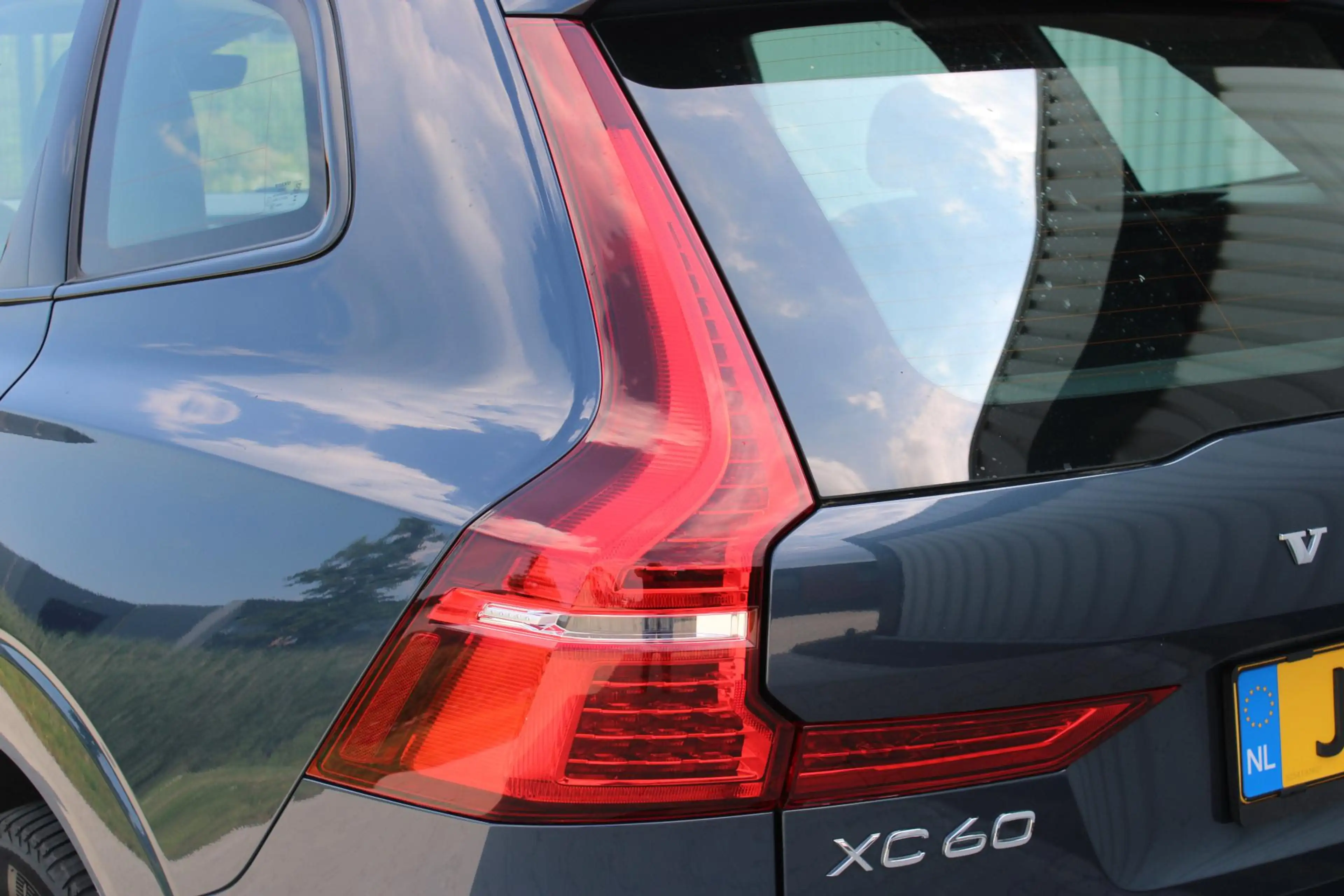 Volvo XC60 2.0 T6 Plug-in hybrid AWD Plus Dark | Incl. 12 maa — photo 10
