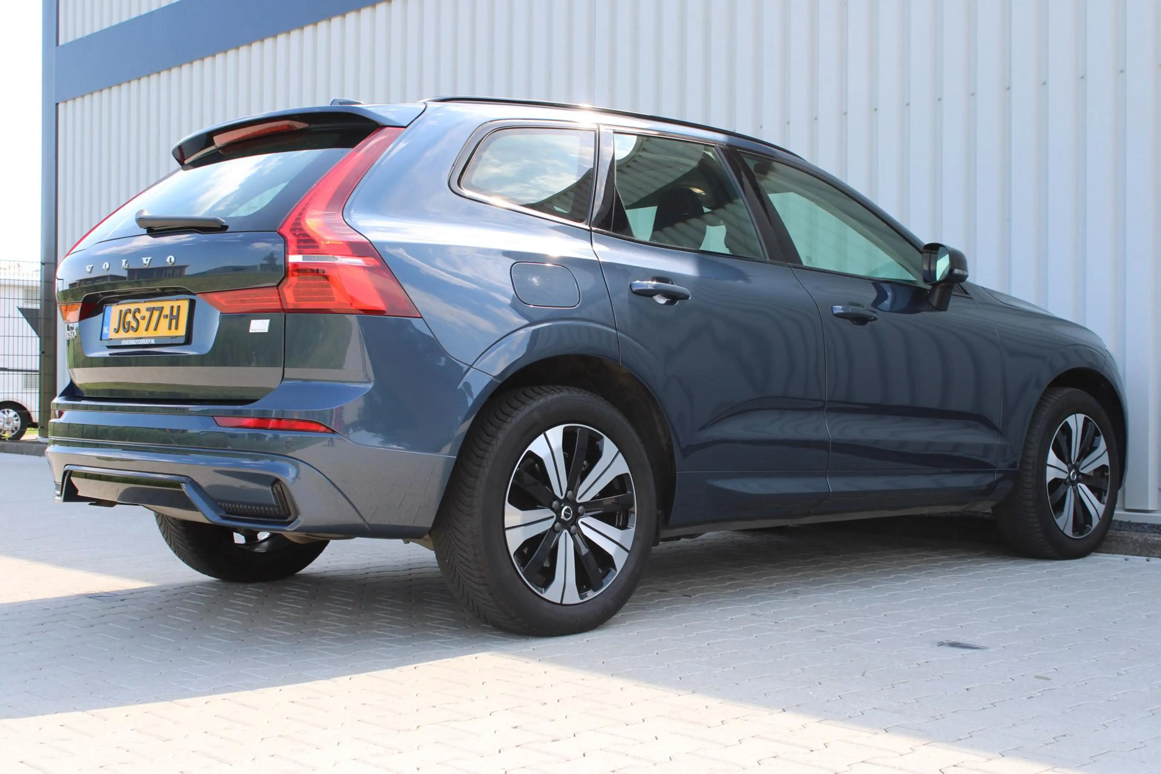 Volvo XC60 2.0 T6 Plug-in hybrid AWD Plus Dark | Incl. 12 maa — photo 3