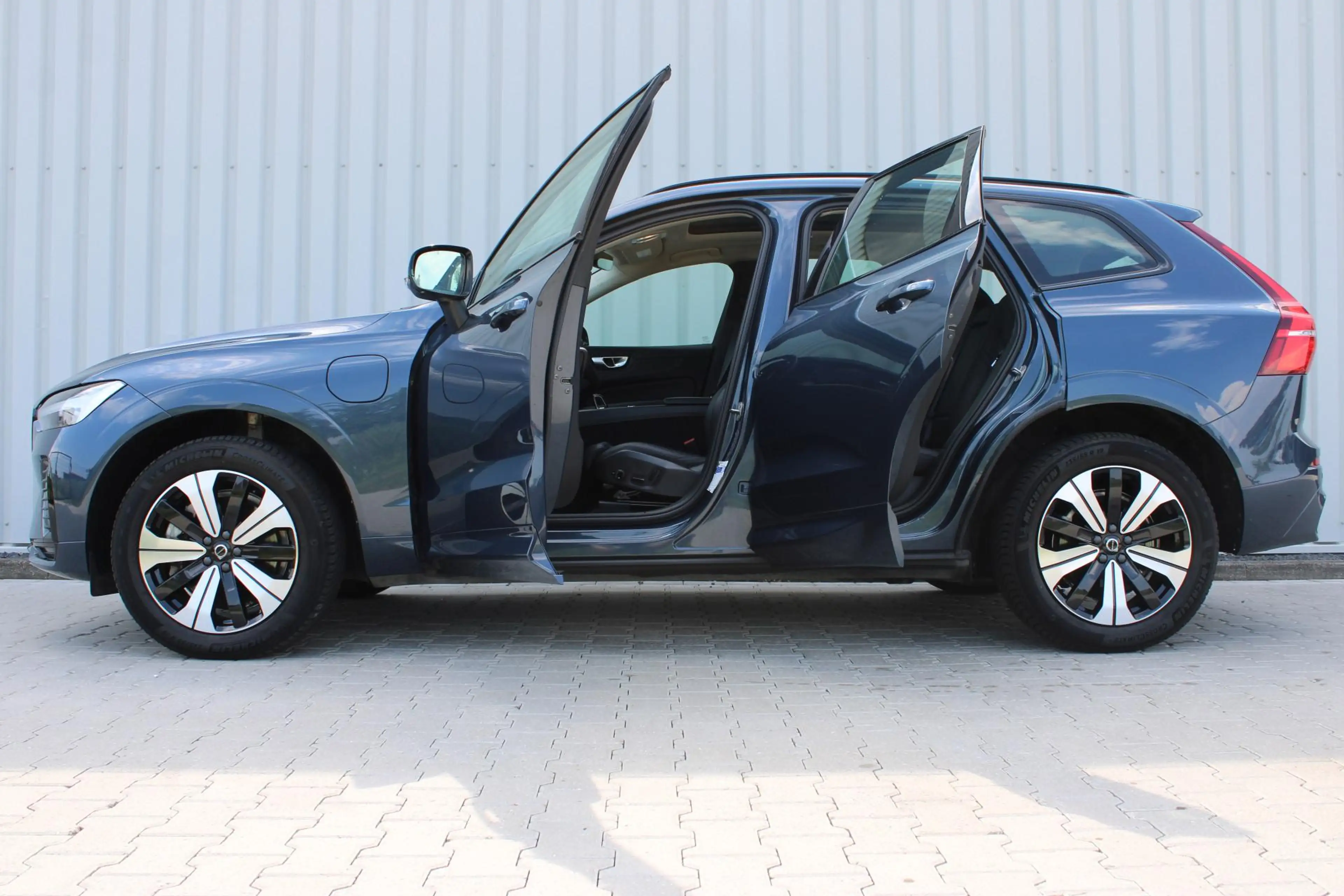Volvo XC60 2.0 T6 Plug-in hybrid AWD Plus Dark | Incl. 12 maa — photo 15