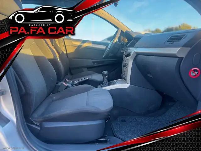 Opel Astra view 13