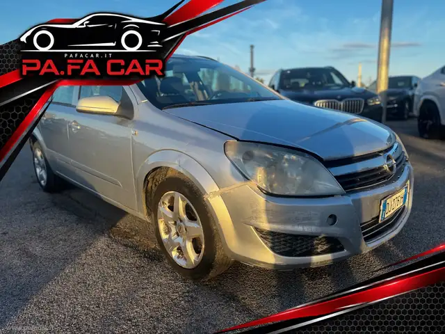 Opel Astra view 3